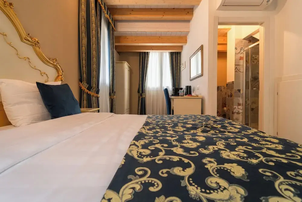 Photo - Venice Rooms