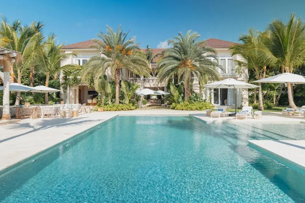 Foto - Unique lake-front 10-bedroom mansion in most luxurious resort of the caribbean