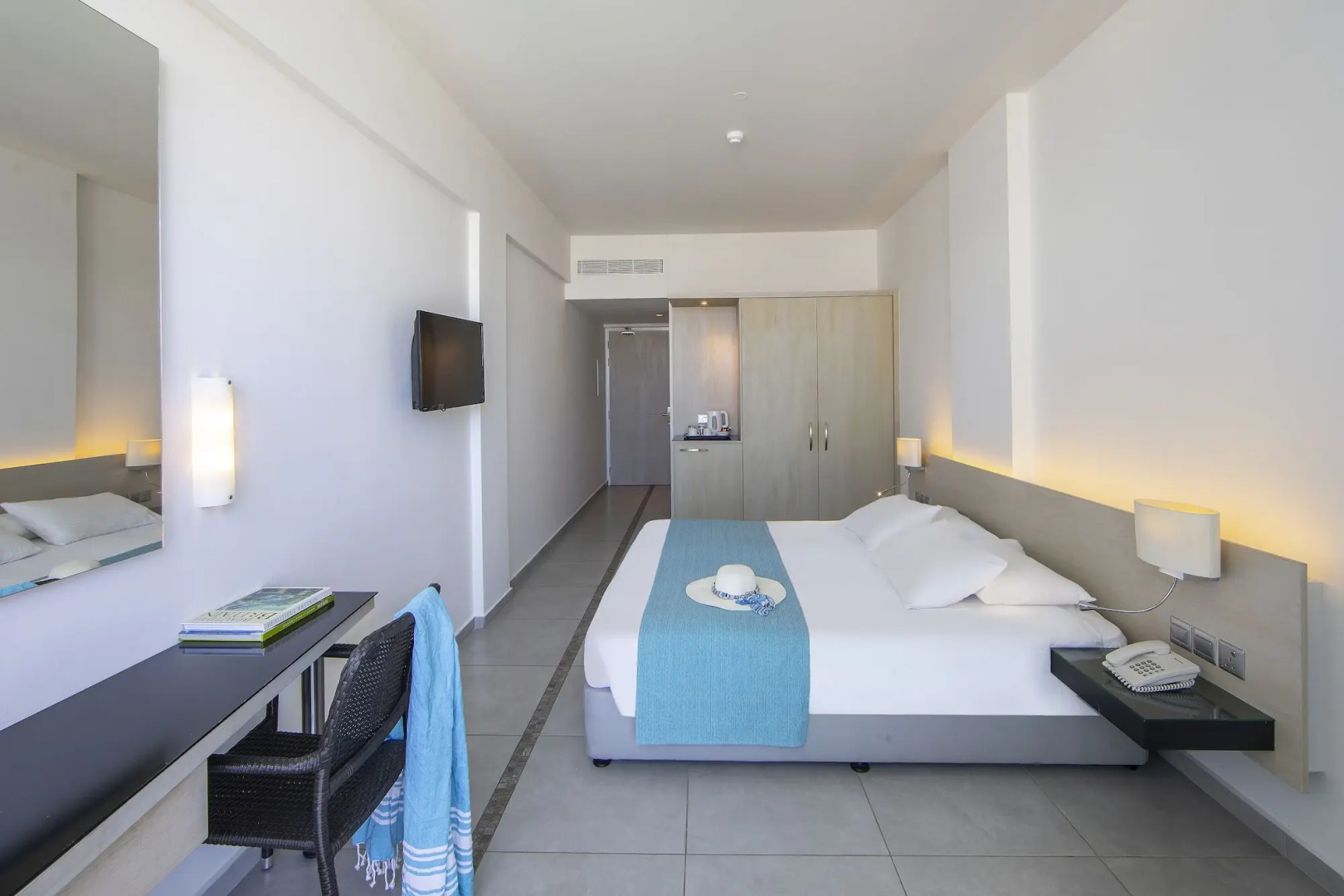 Photo - Mayfair Hotel