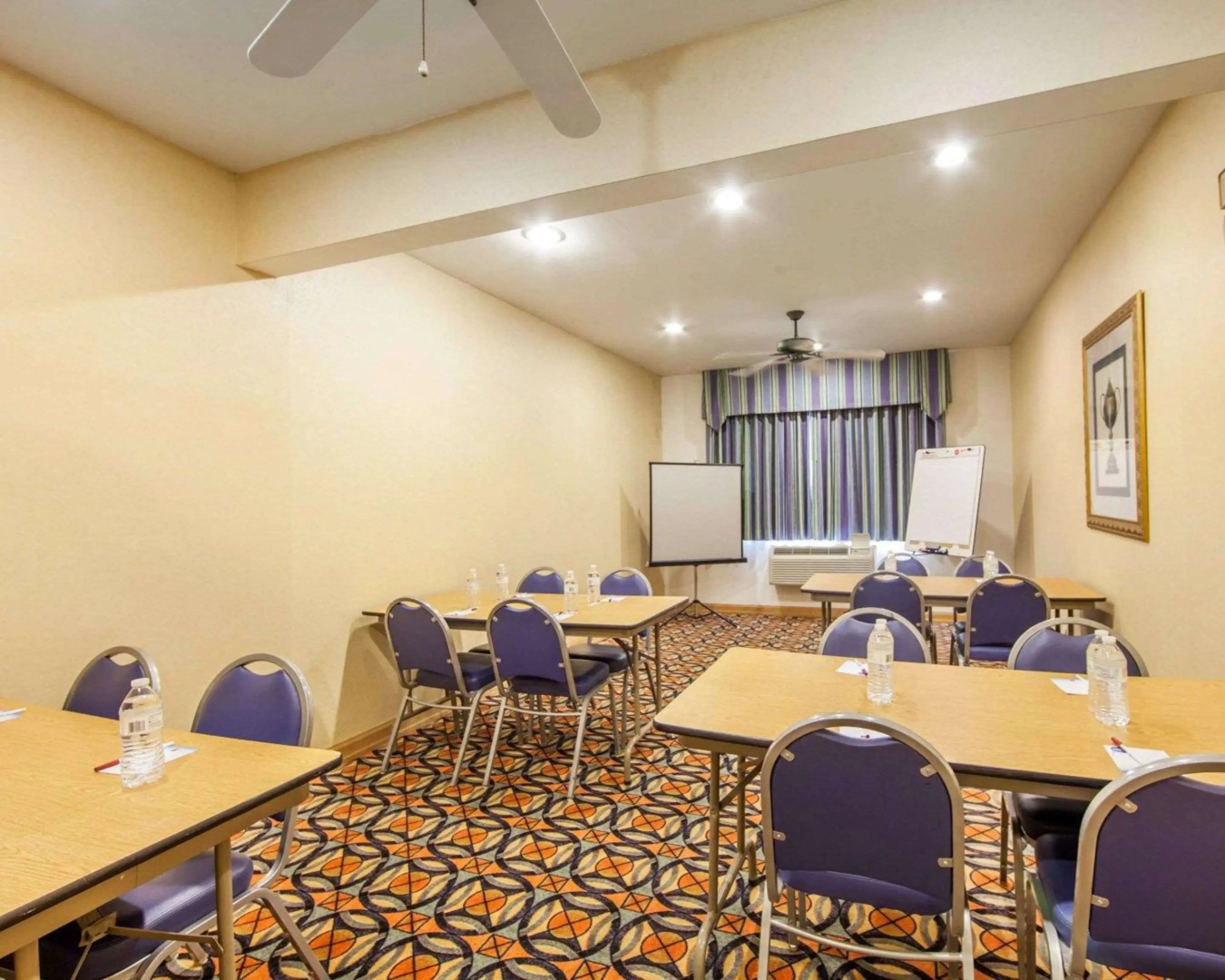 Photo - Comfort Suites London South