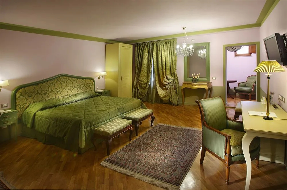 Photo - San Luca Palace