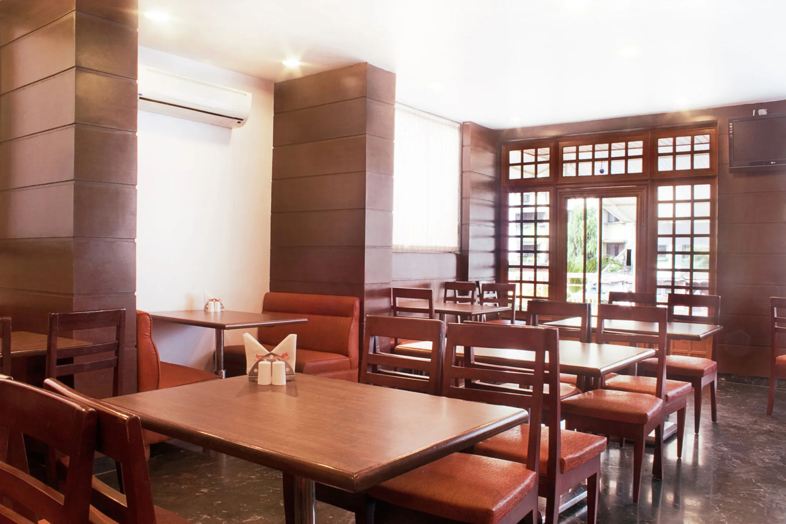Photo - Hotel Lucky Goregaon