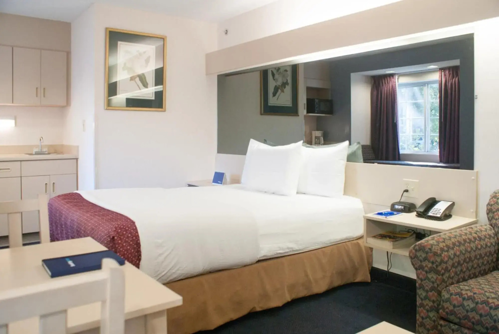 Foto - Hometown Inn & Suites Jacksonville Butler Blvd./Southpoint