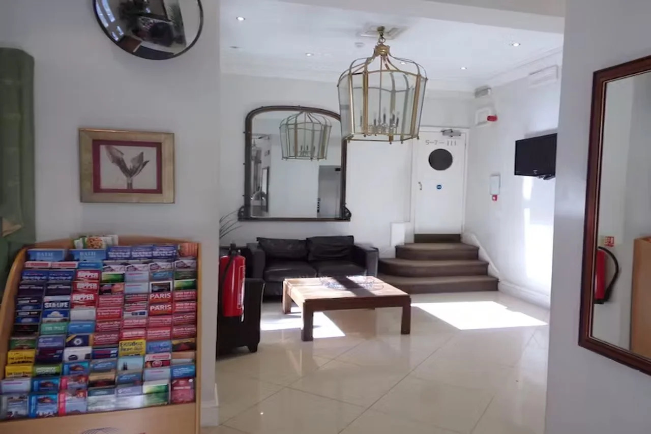 Photo - Wedgewood Hotel