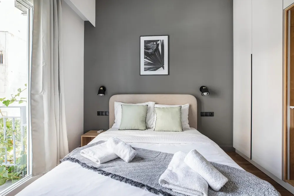 Bask - Chic 2 Bedroom Apt in Athens