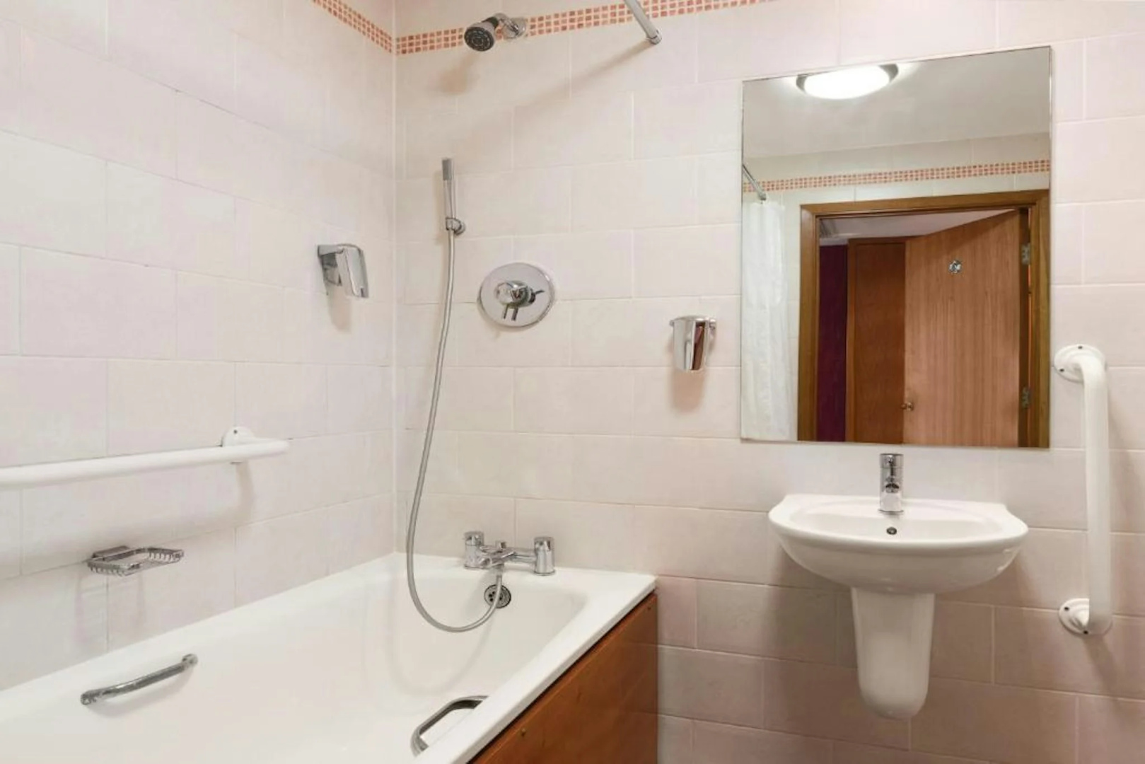 Photo - Savera Hotel South Ruislip