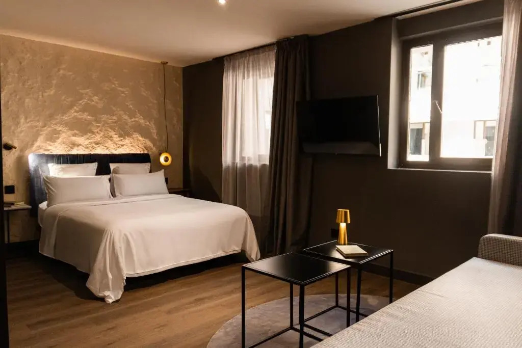 Photo - Letoh Letoh Sevilla