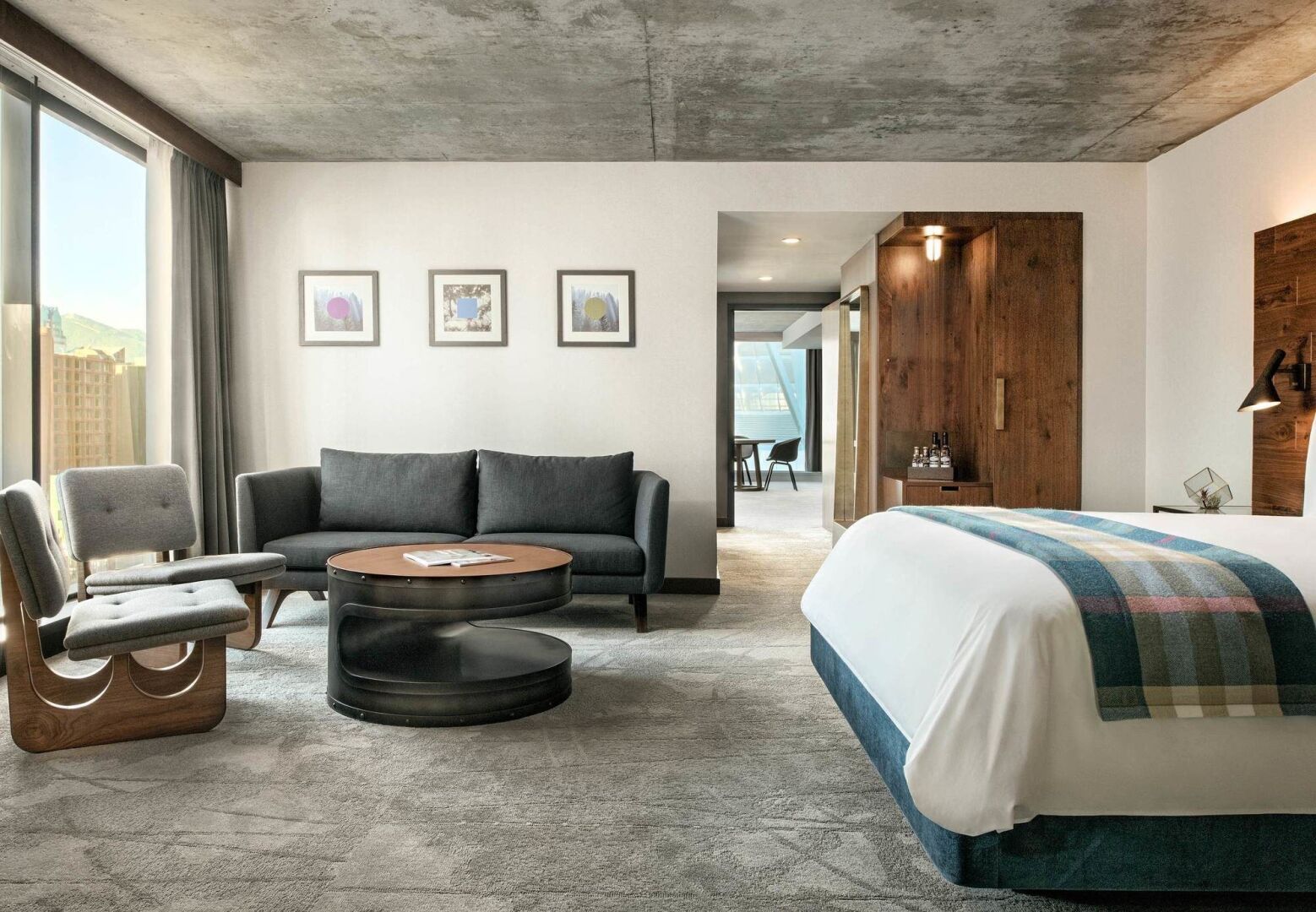 Photo - the DOUGLAS, Autograph Collection