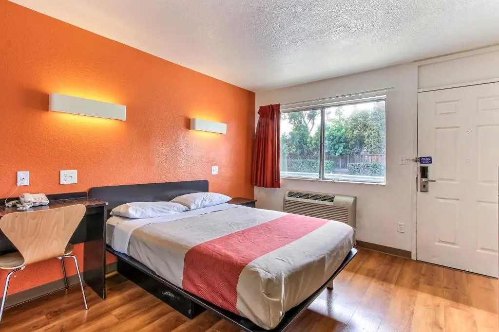 Photo - Super 8 by Wyndham Santa Clara