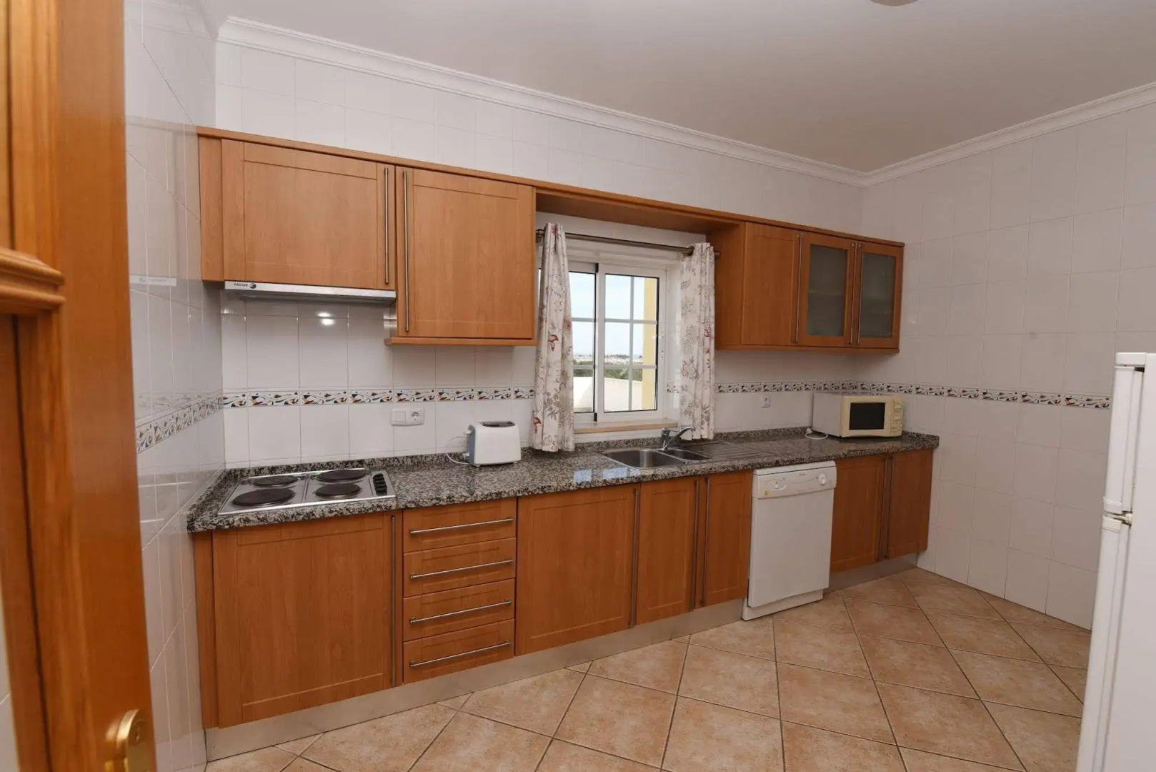 Foto - Praia da Lota Beachfront Resort - Hotel & Apartments