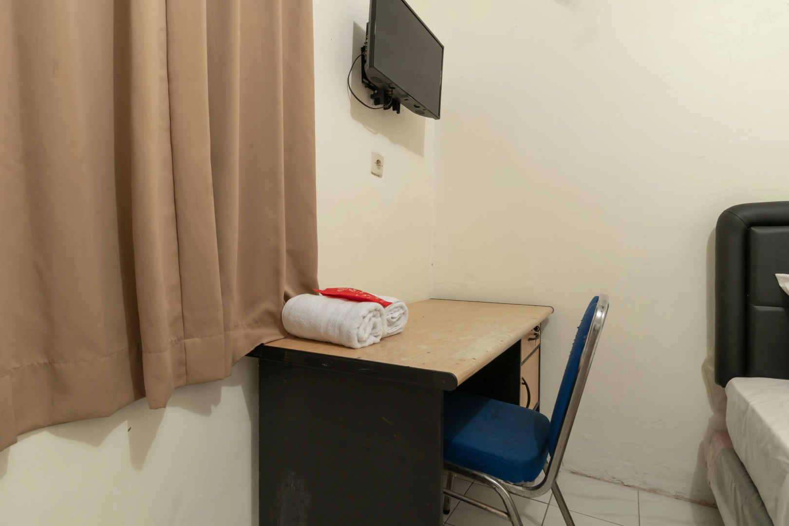 Foto - RedDoorz near Pondok Indah Water Park