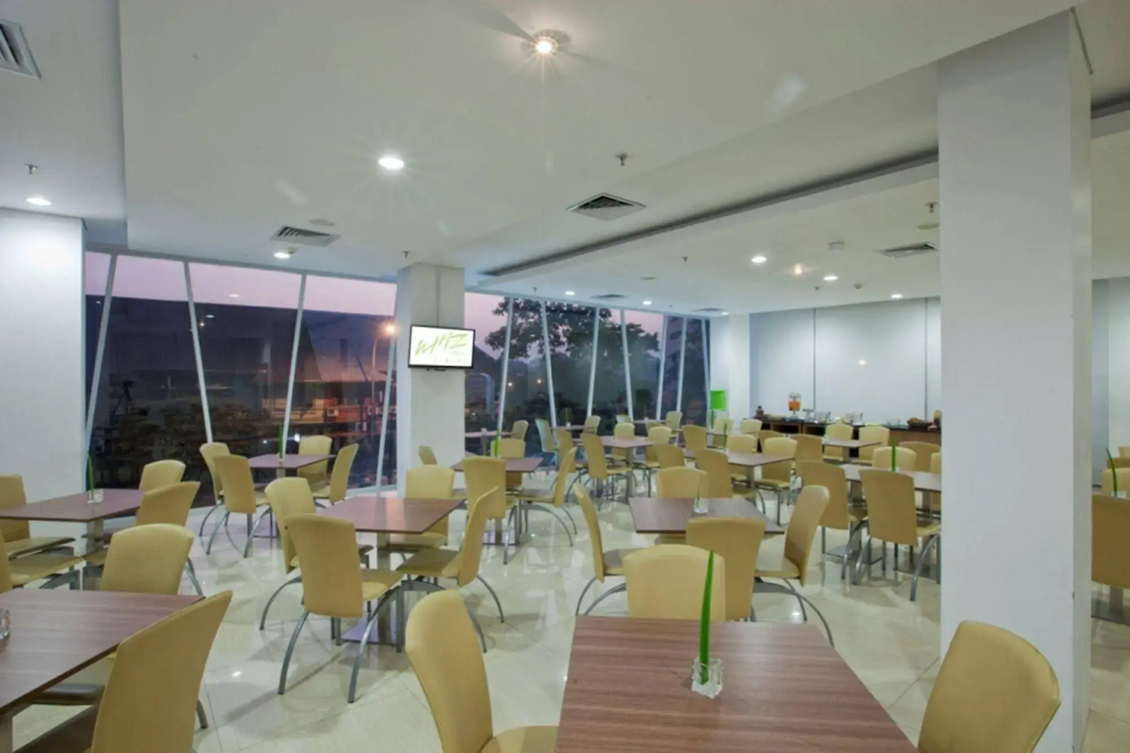 Photo - Whiz Hotel Cikini Jakarta