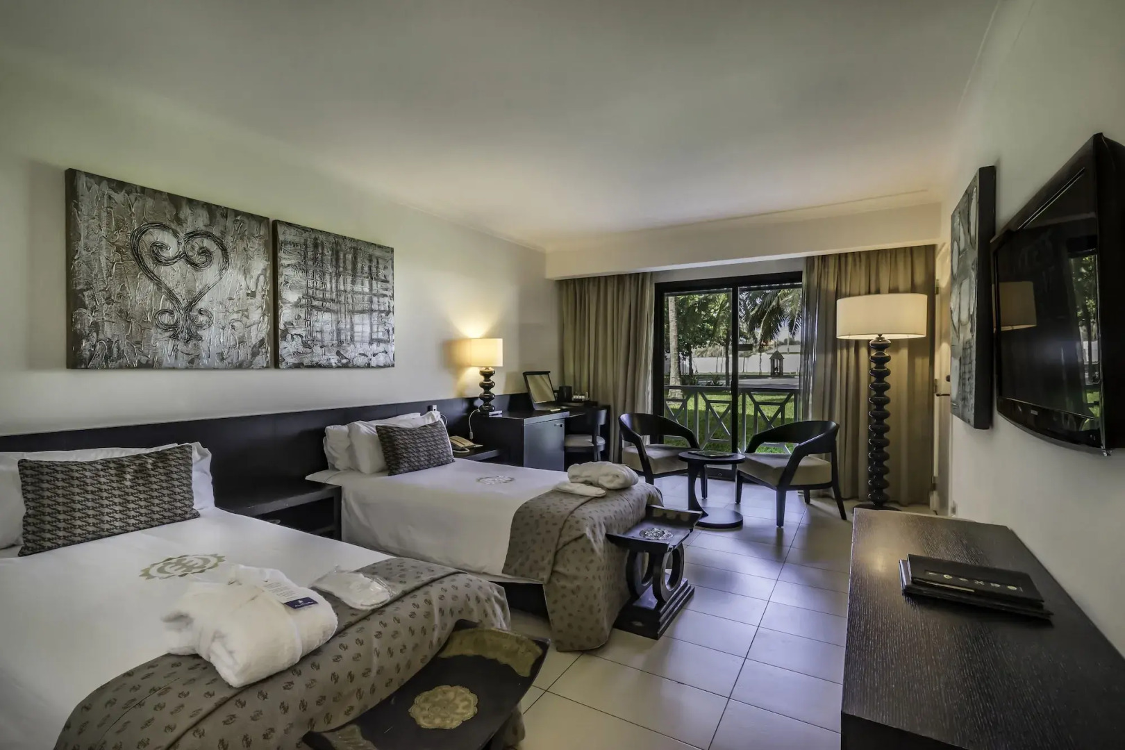 Photo - Labadi Beach Hotel