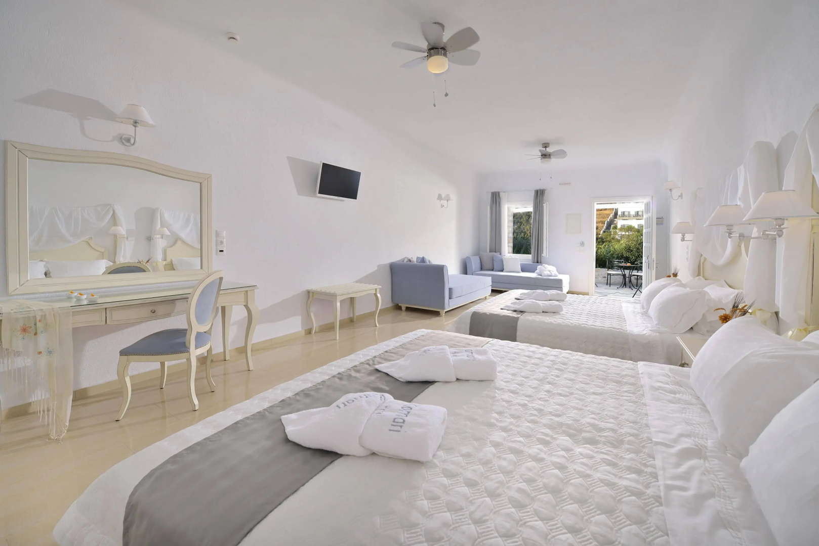 Photo - Kamari Hotel