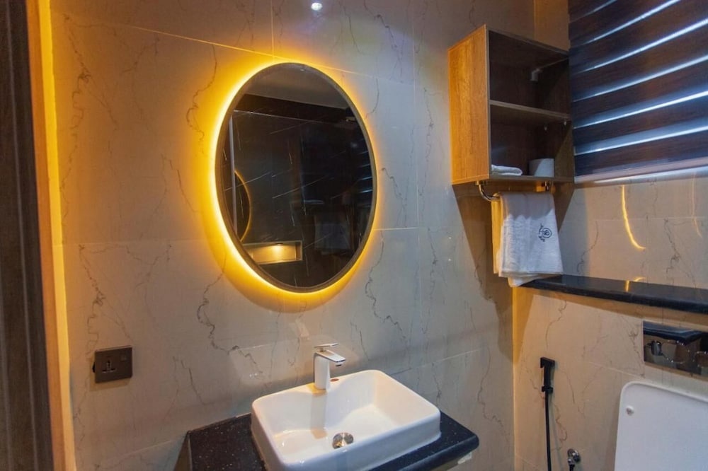 Brain B Hotel and Suites