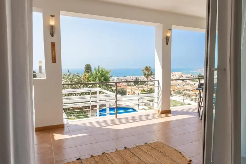 Foto - Spacious 3BR Villa with Private Pool and Sea Views