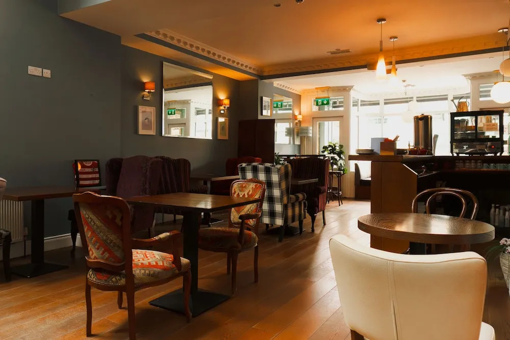 Photo - Phoenix Park Hotel