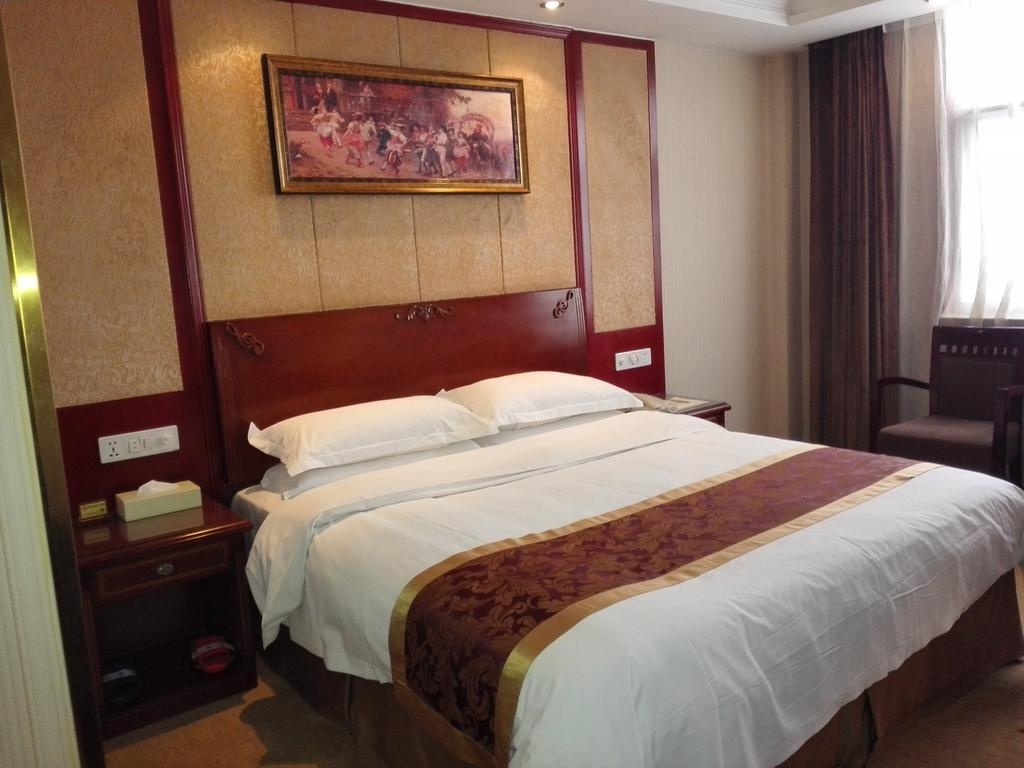 Vienna Hotel Nanyang People Road