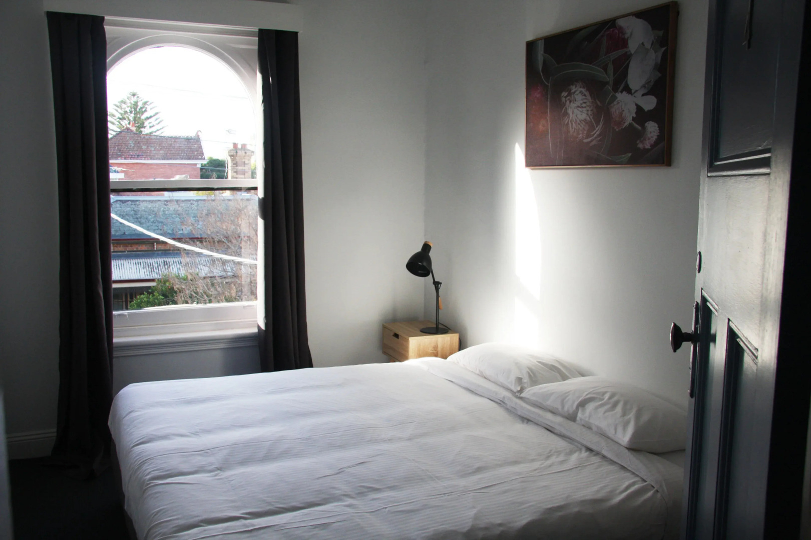 Photo - College Lawn Hotel