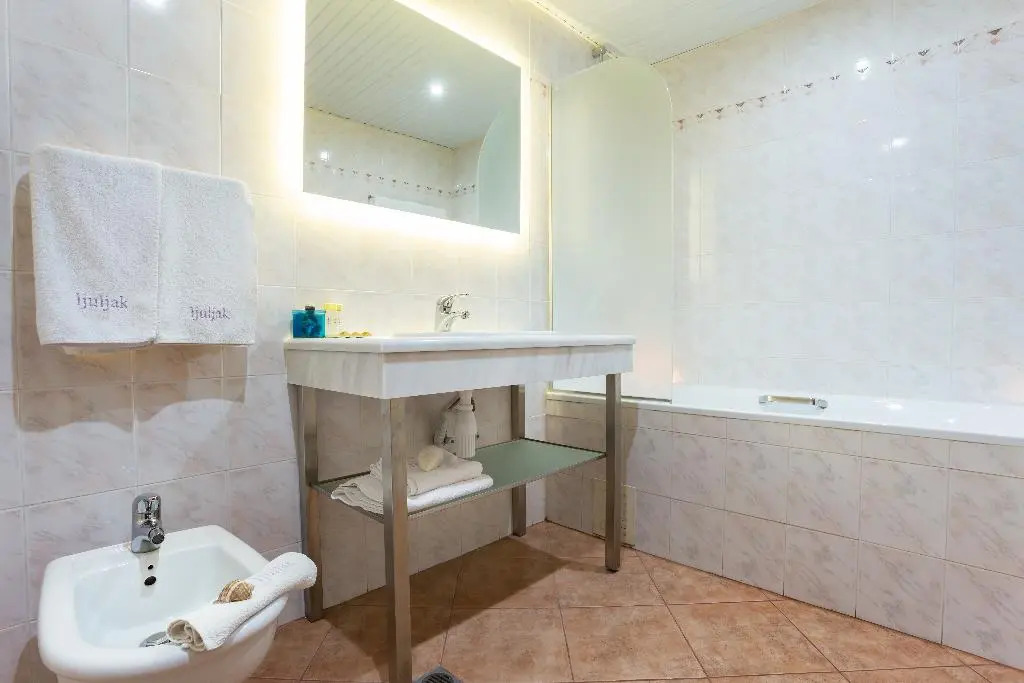 Foto - Ljuljak Hotel