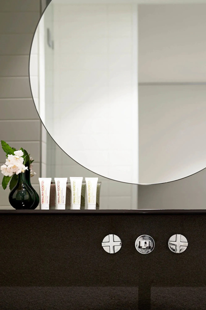 Photo - Tyrian Albert Park Lake