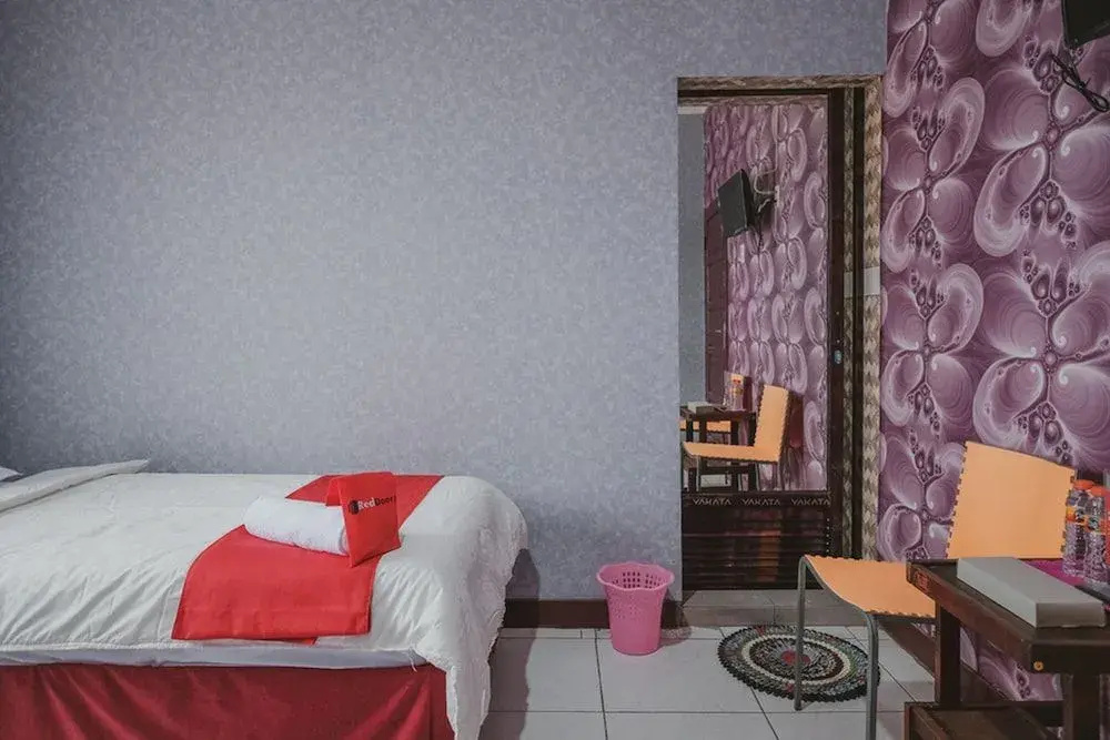 Photo - RedDoorz Plus near Istana Maimun Medan