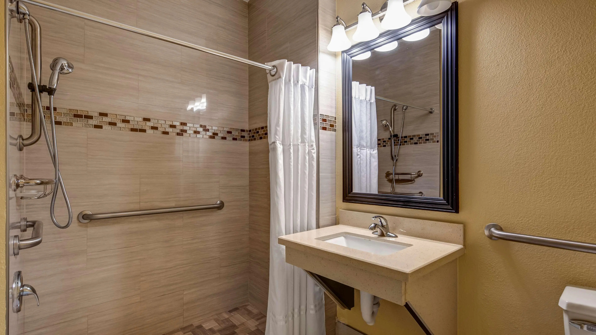 Foto - SureStay Plus Hotel by Best Western Alvin