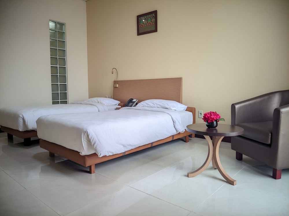 Le Premier Hotel Kota Deltamas