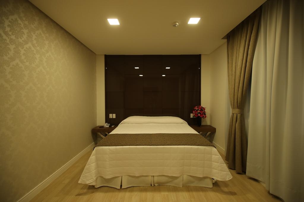 Holiday & Business Hotel - Ao lado do Centro de Eventos e Arena Conda