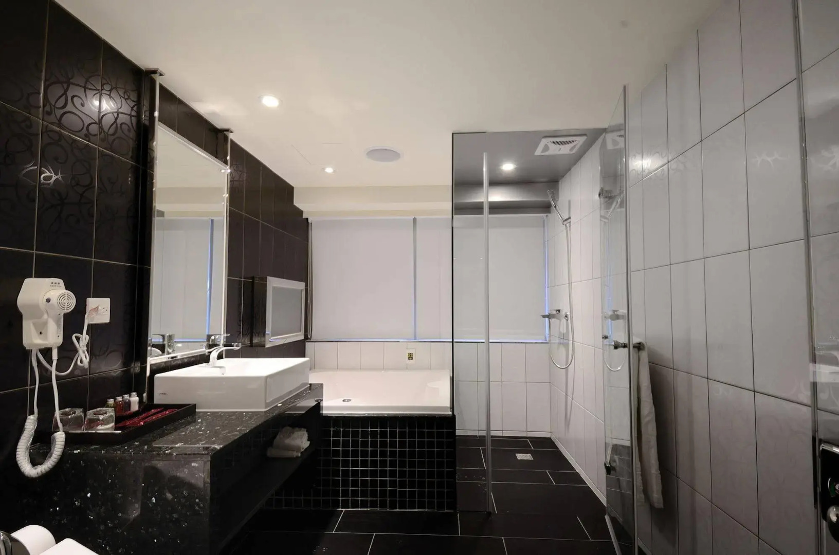 Photo - V-one Vogue Hotel