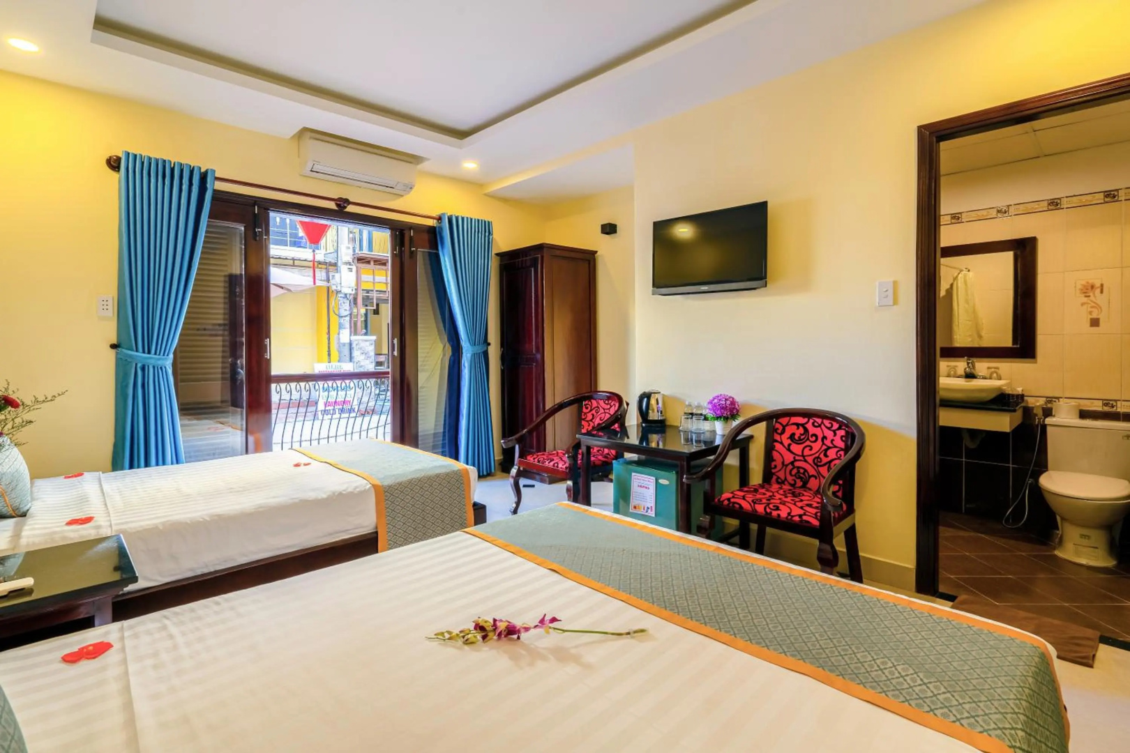 Photo - Golden River Hotel