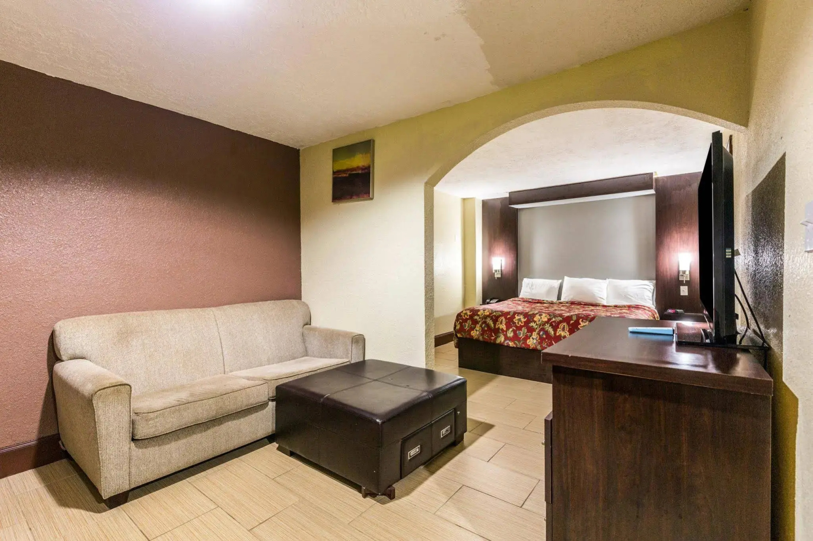 Photo - Rodeway Inn & Suites