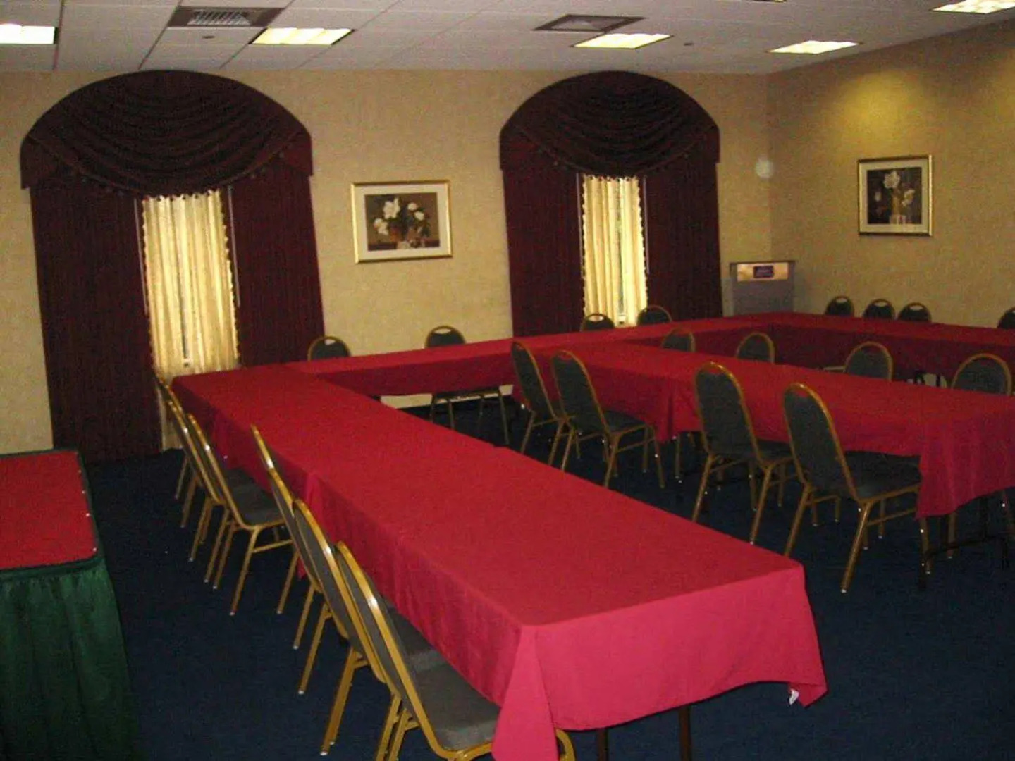 Photo - Hampton Inn & Suites By Hilton - Rockville Centre