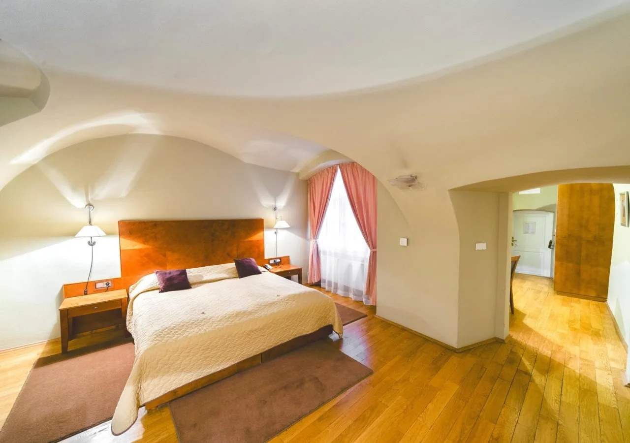 Photo - The Golden Wheel Hotel