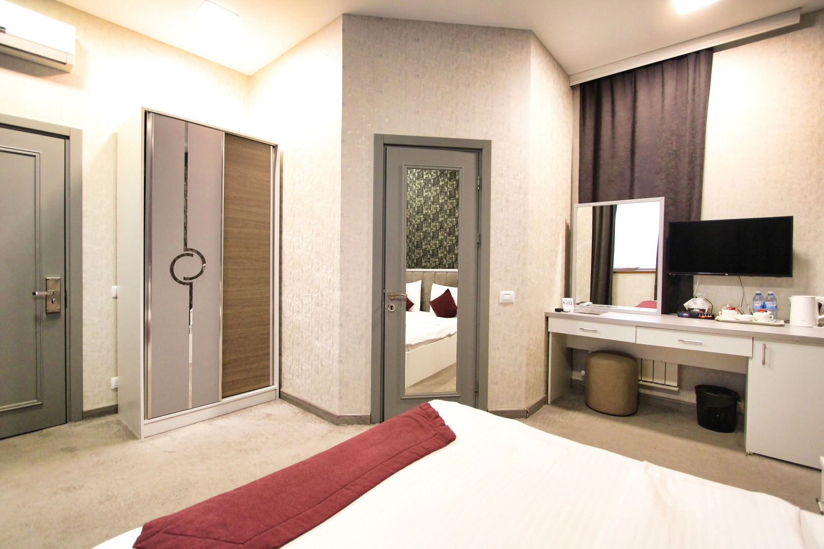 Photo - Old Sunday Hotel