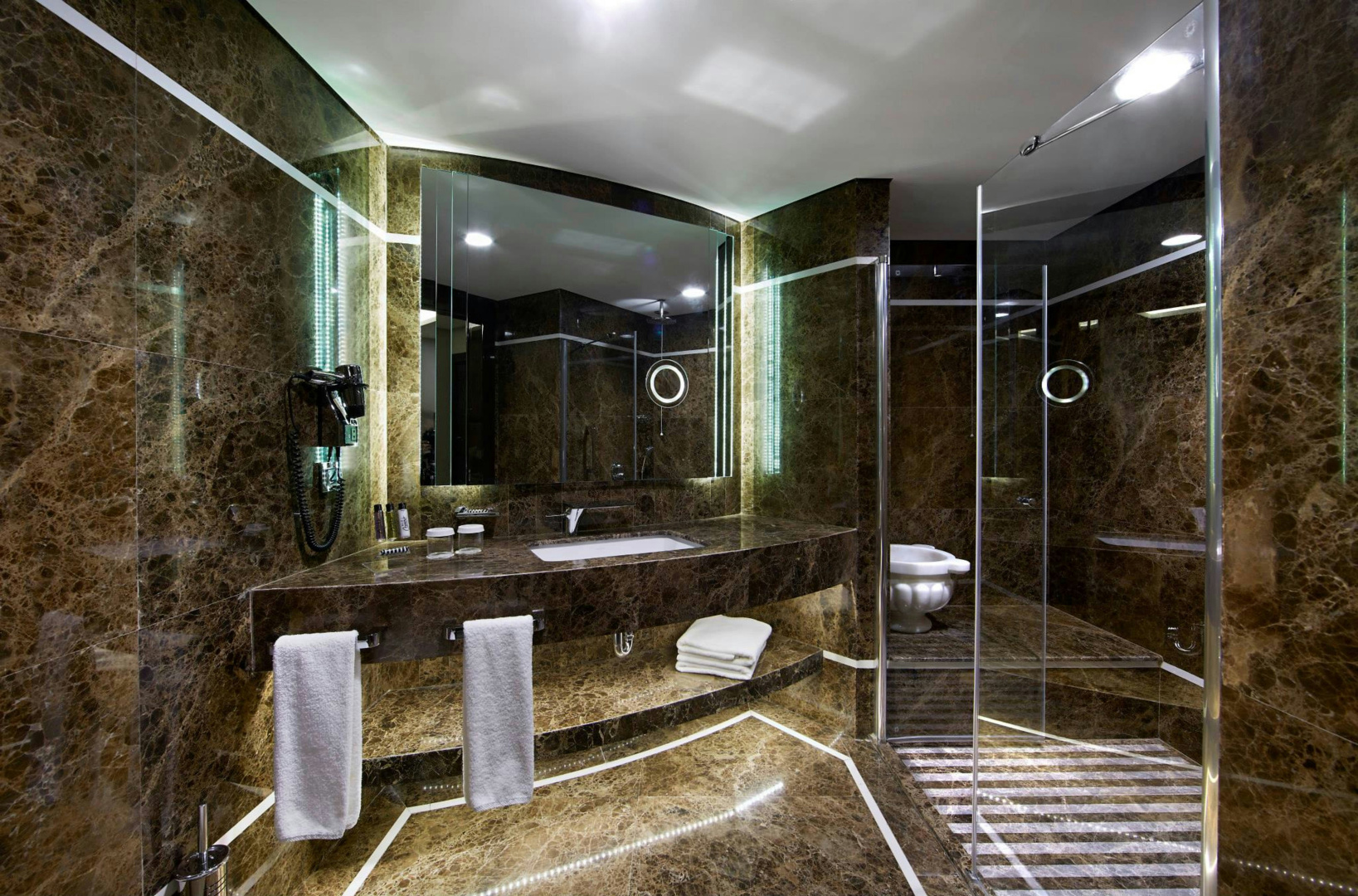 Foto - DoubleTree by Hilton Istanbul Gayrettepe