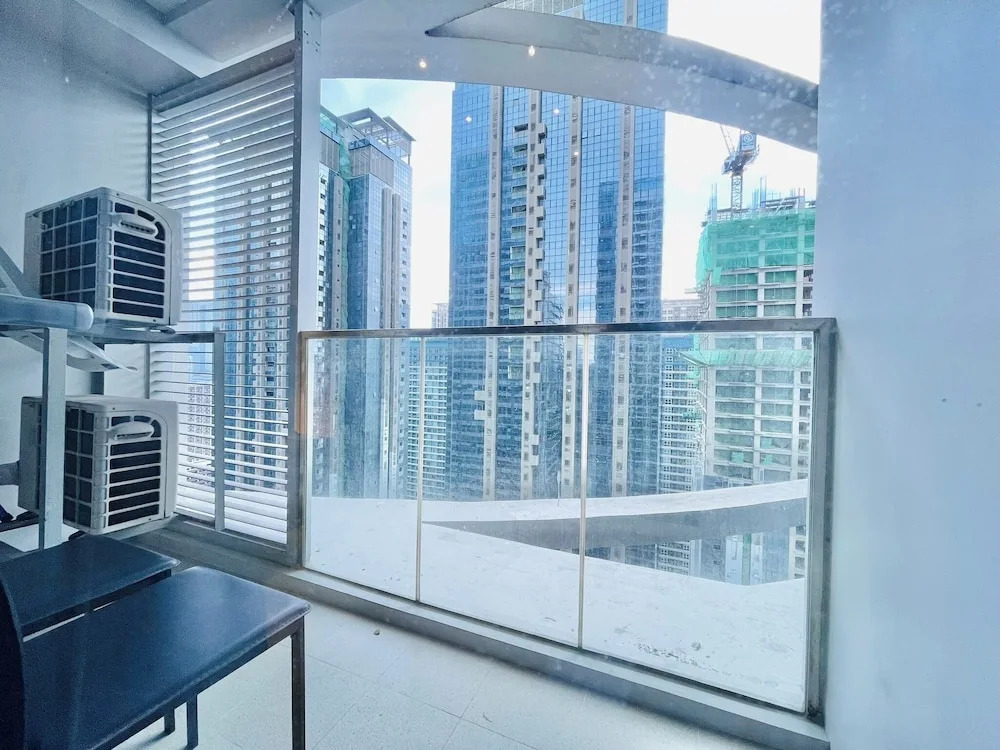 Foto - Uptown Parksuites Tower 2 BGC - Staycations Up Above 9