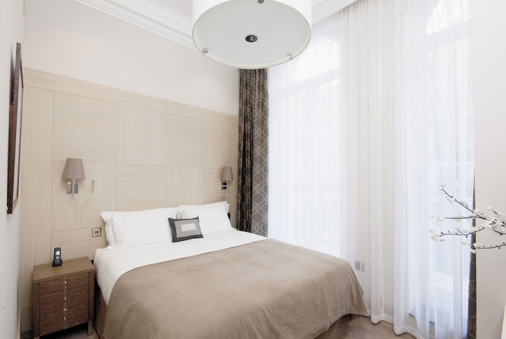 Claverley Court Apartment Knightsbridge