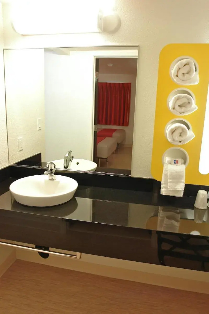 Photo - Super 8 by Wyndham Petaluma