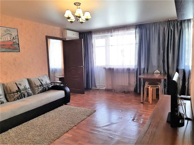 Мегаполис на улице Плехановская