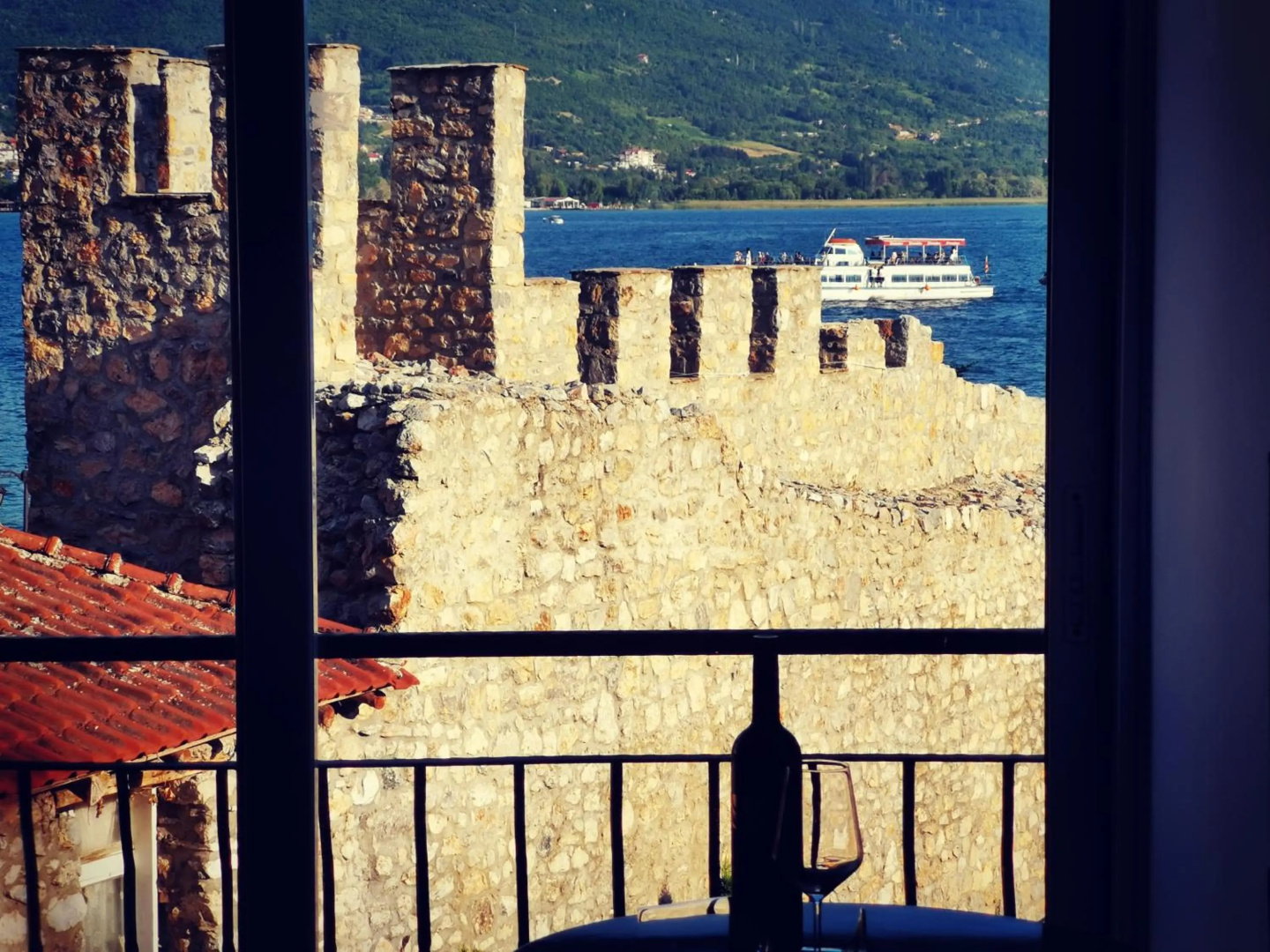 Small Luxury En suites ELEONOR