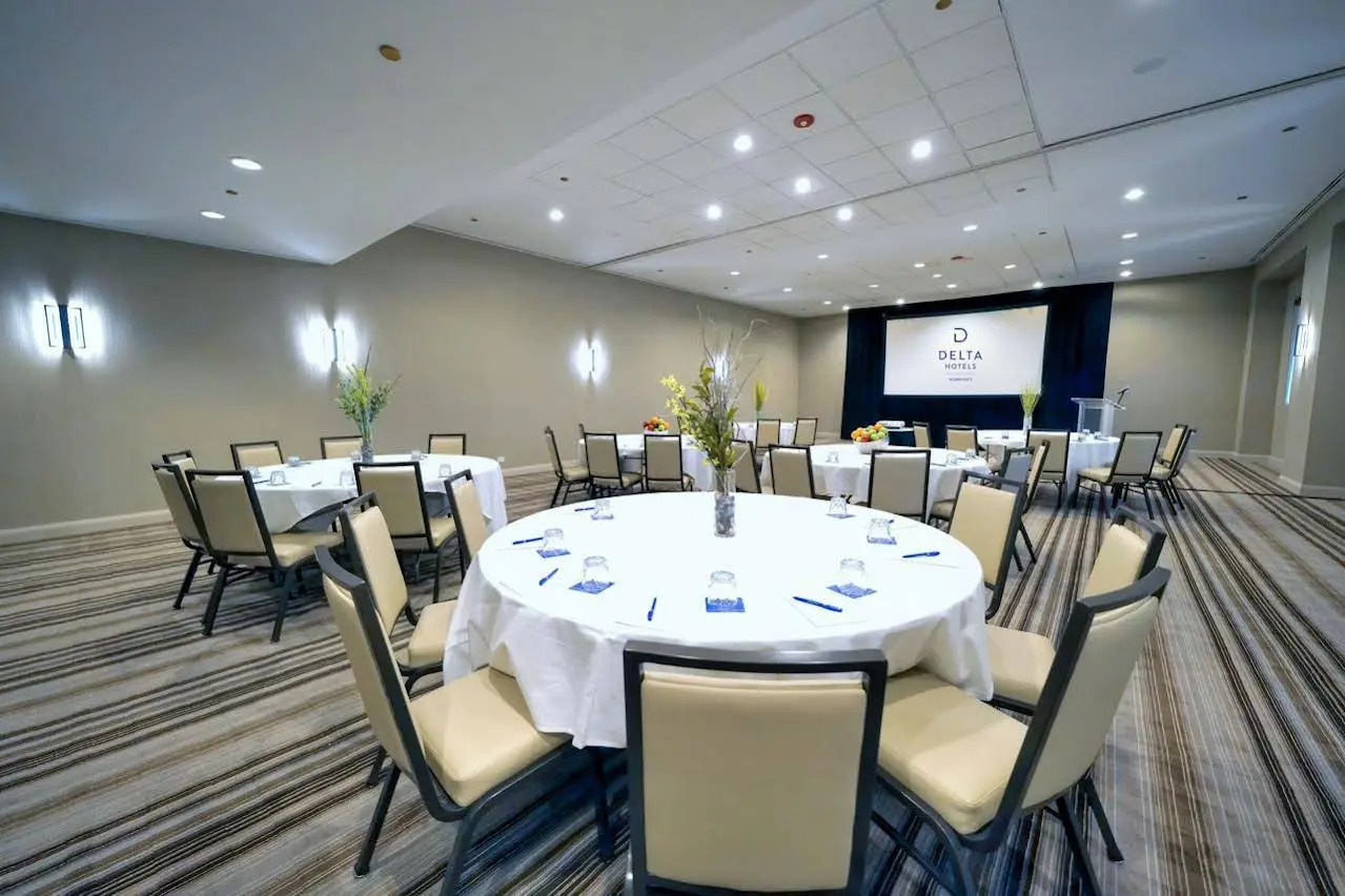 Photo - Renaissance Chicago Glenview Suites Hotel