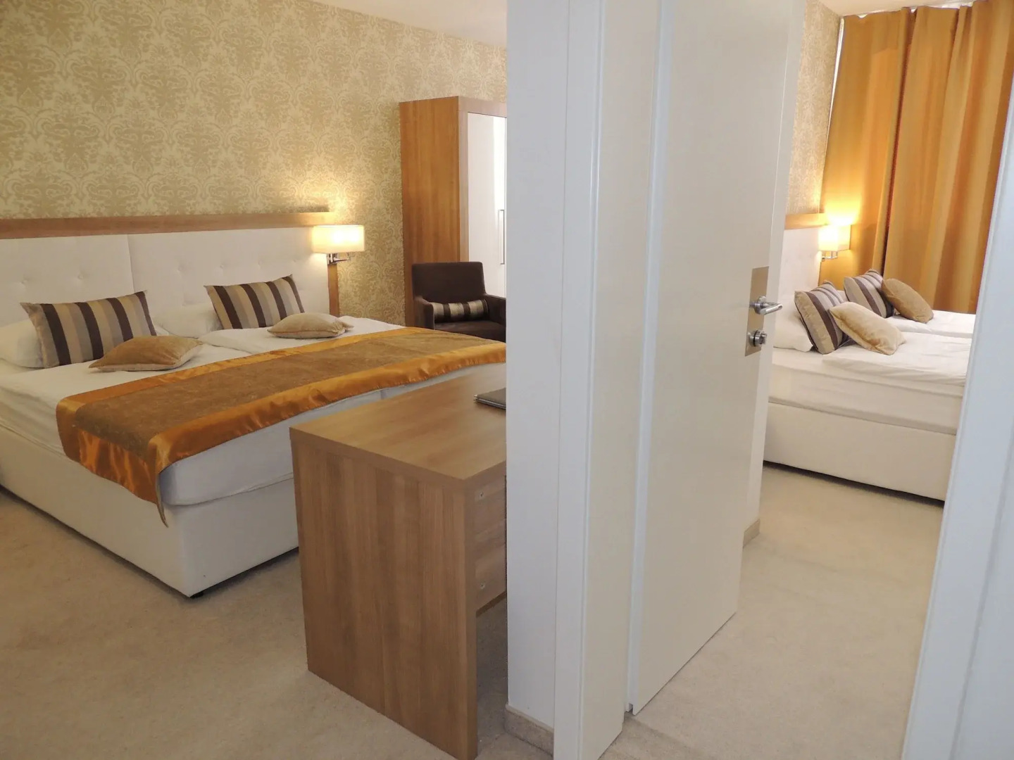 Photo - Hotel Corner