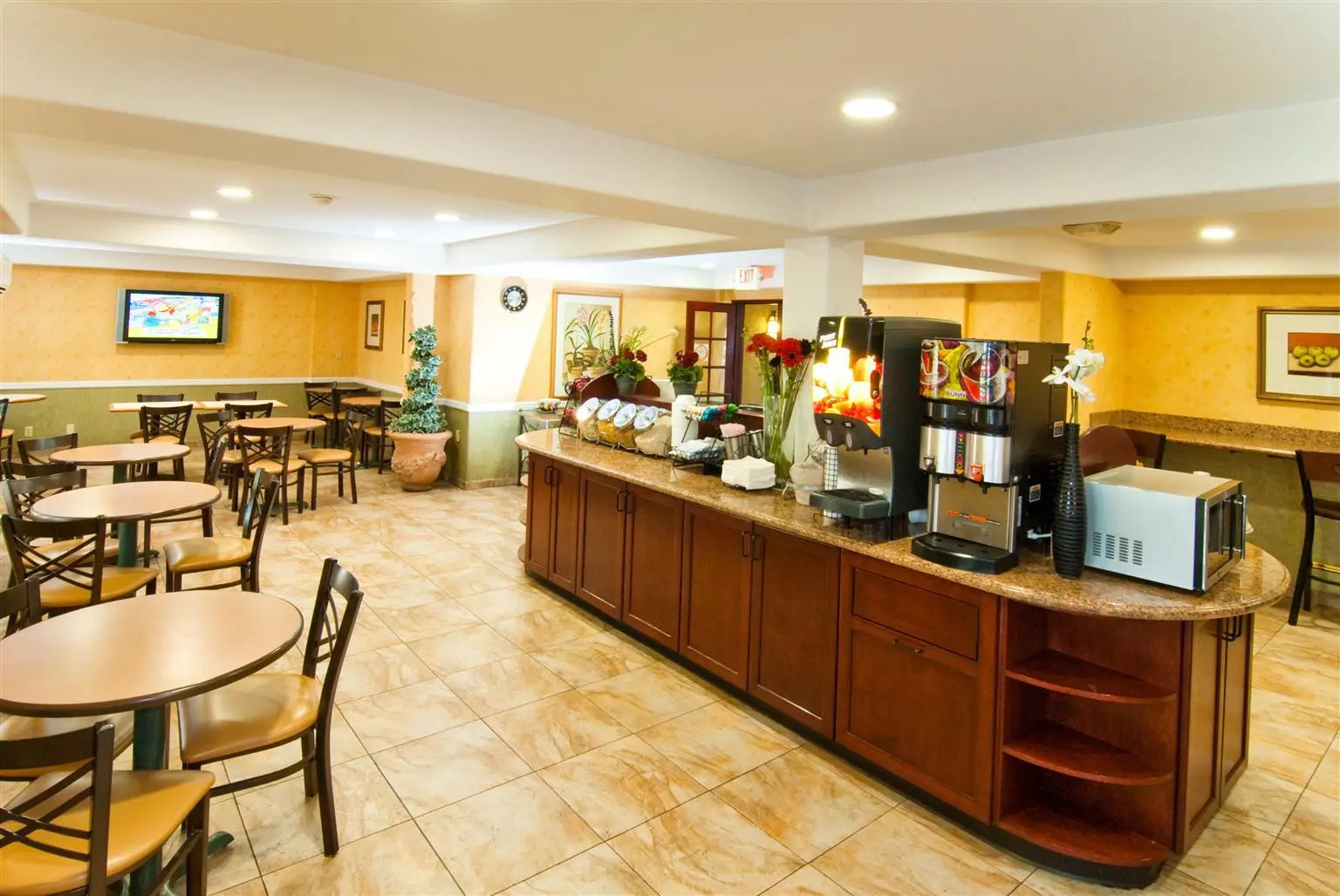 Photo - Best Western Plus Raffles Inn & Suites