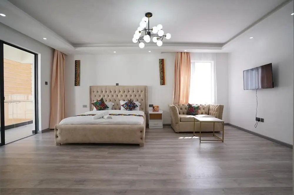 Lux Suites Platinum Oak Residency