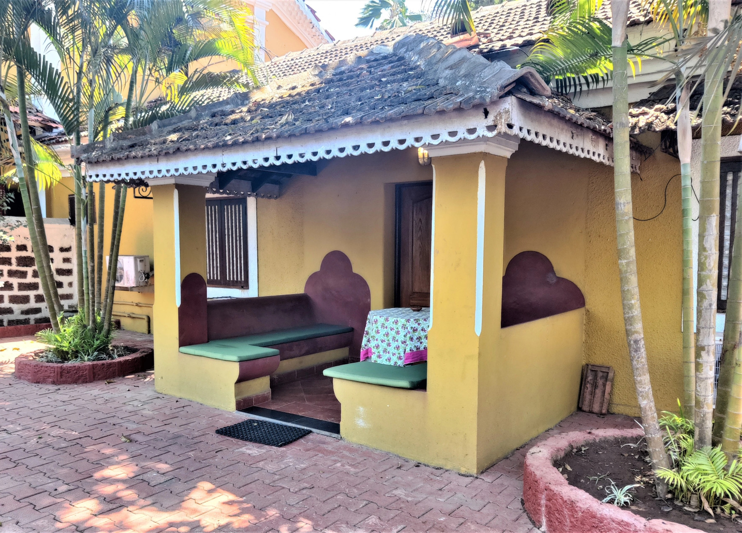 Photo - Granpa's Inn Hotel Bougainvillea