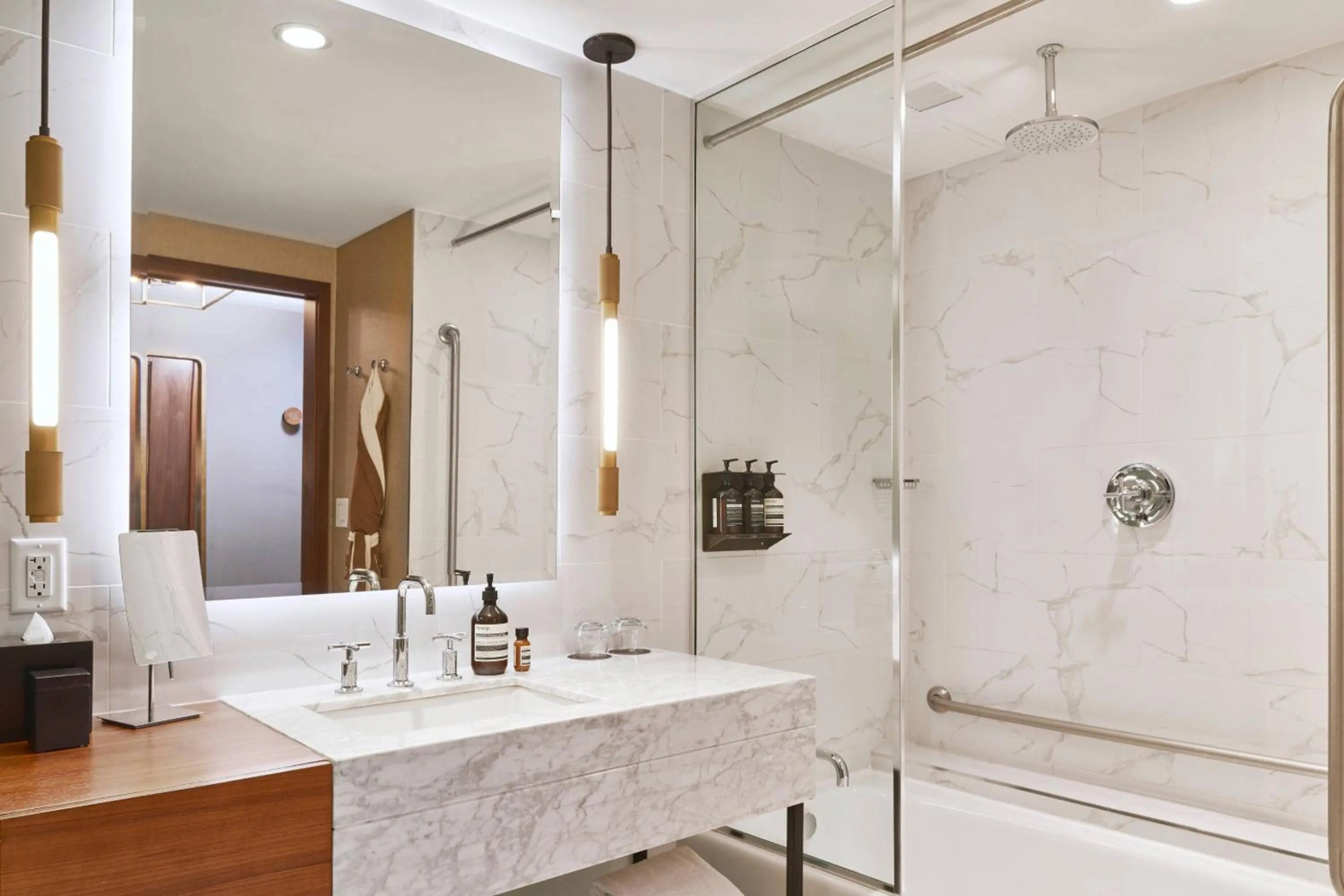 Photo - the DOUGLAS, Autograph Collection