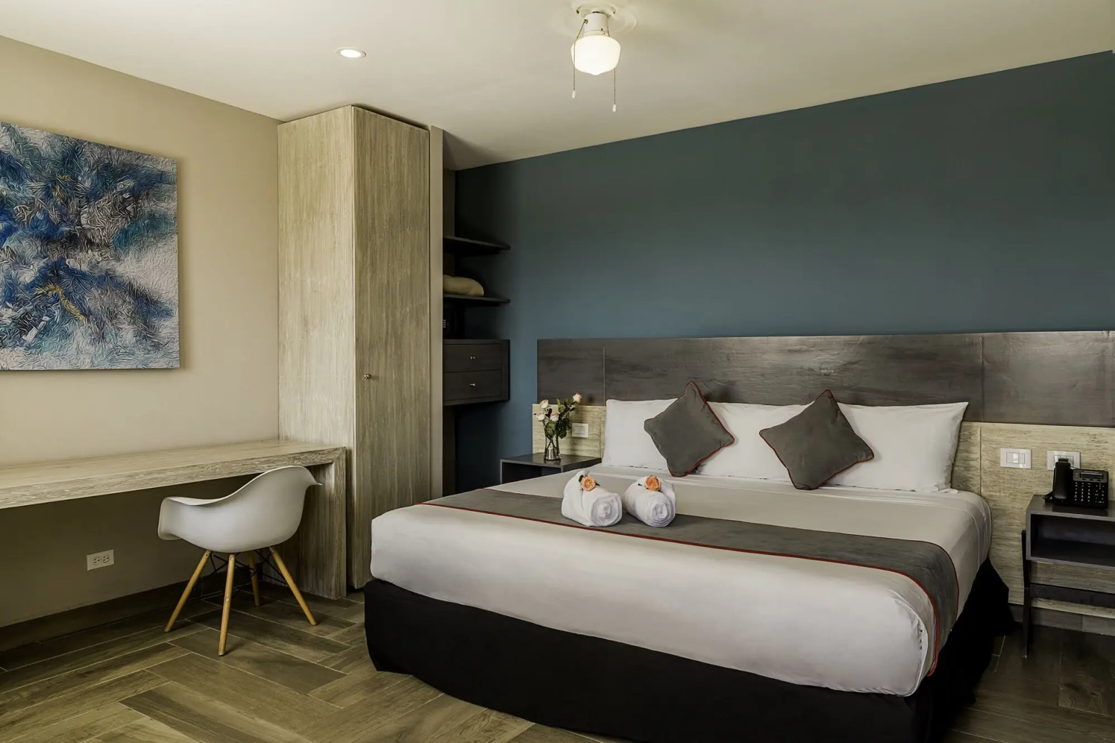 Photo - Illusion Xpress I Attraction Hotel Deluxe