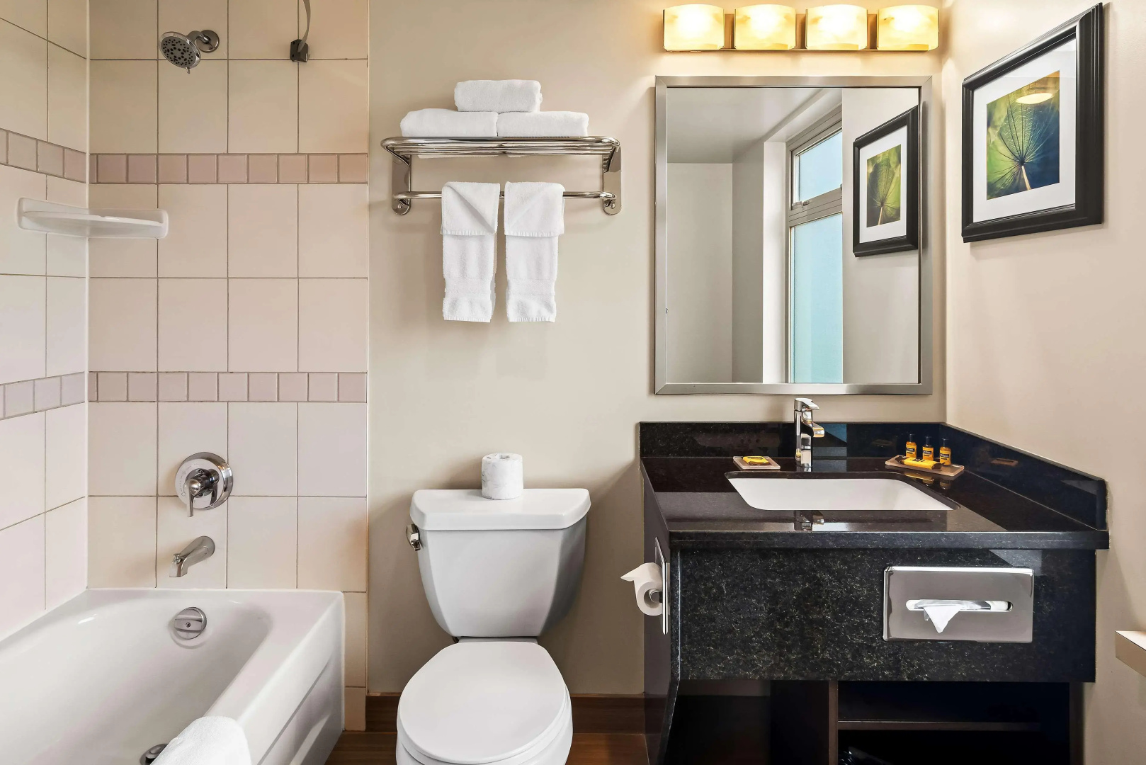 Photo - Best Western Plus Pitt Meadows Inn & Suites