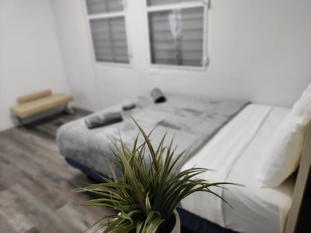 9 Bedrooms Large home San Juan Santurce